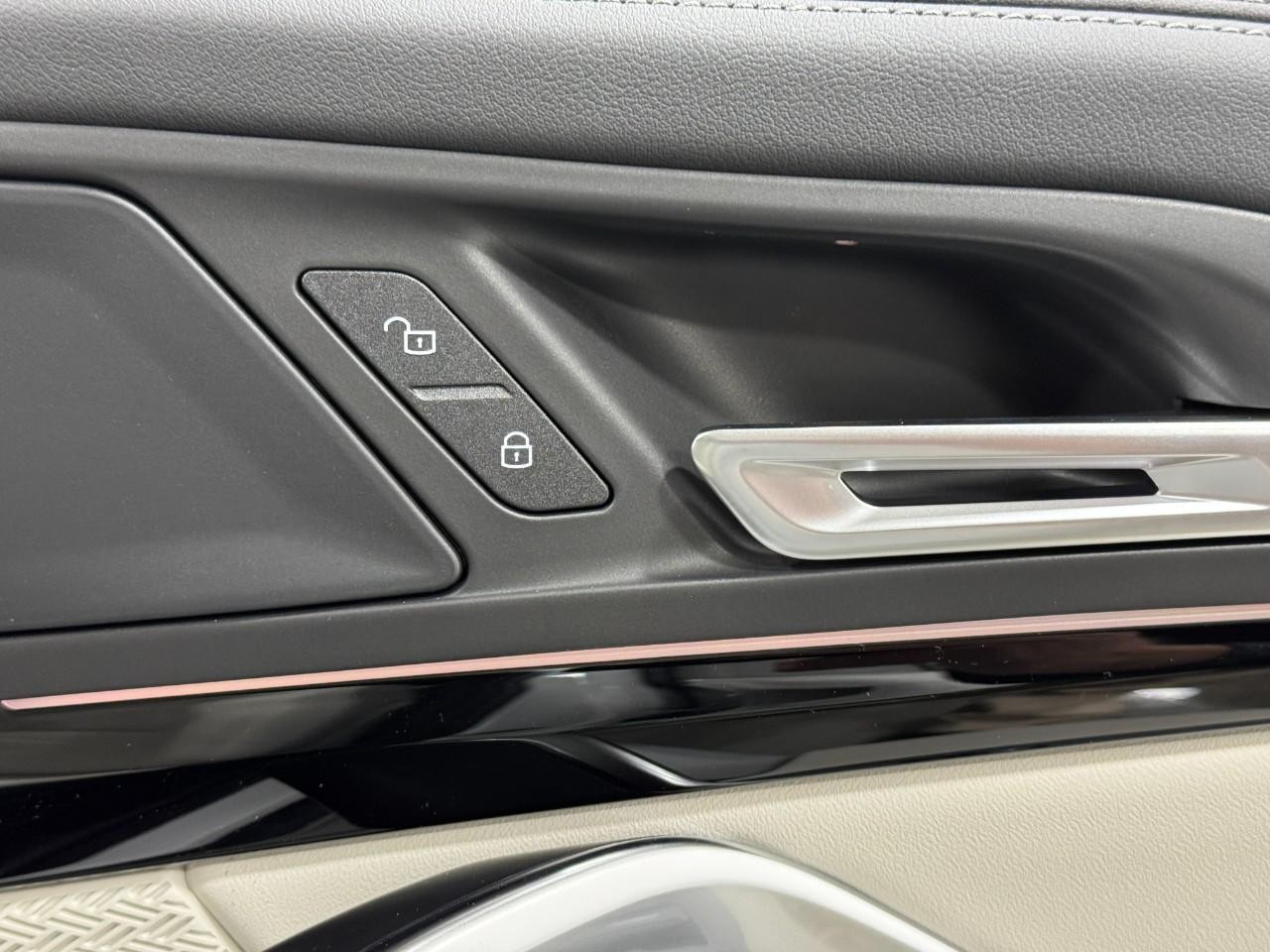 BMW X1 Vehicle Full-screen Gallery Image 20