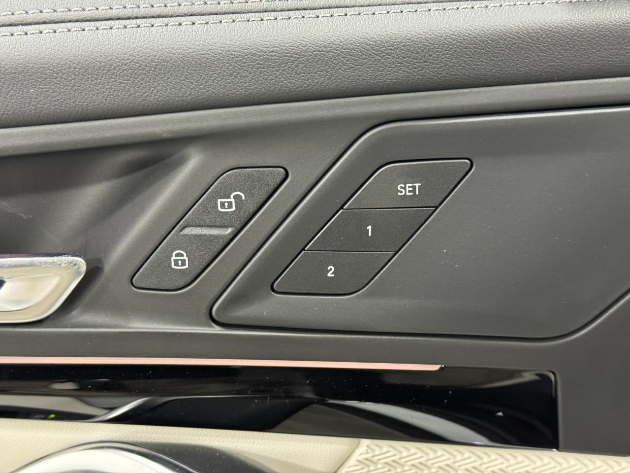 BMW X1 Vehicle Full-screen Gallery Image 22