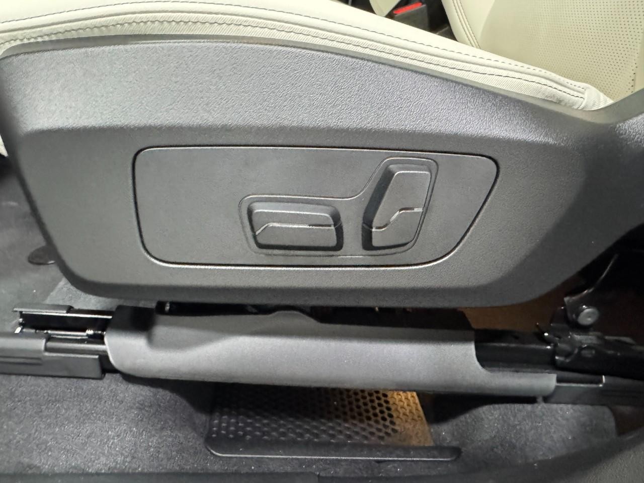 BMW X1 Vehicle Full-screen Gallery Image 27