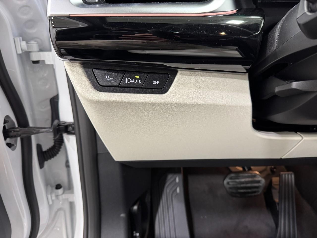 BMW X1 Vehicle Full-screen Gallery Image 28