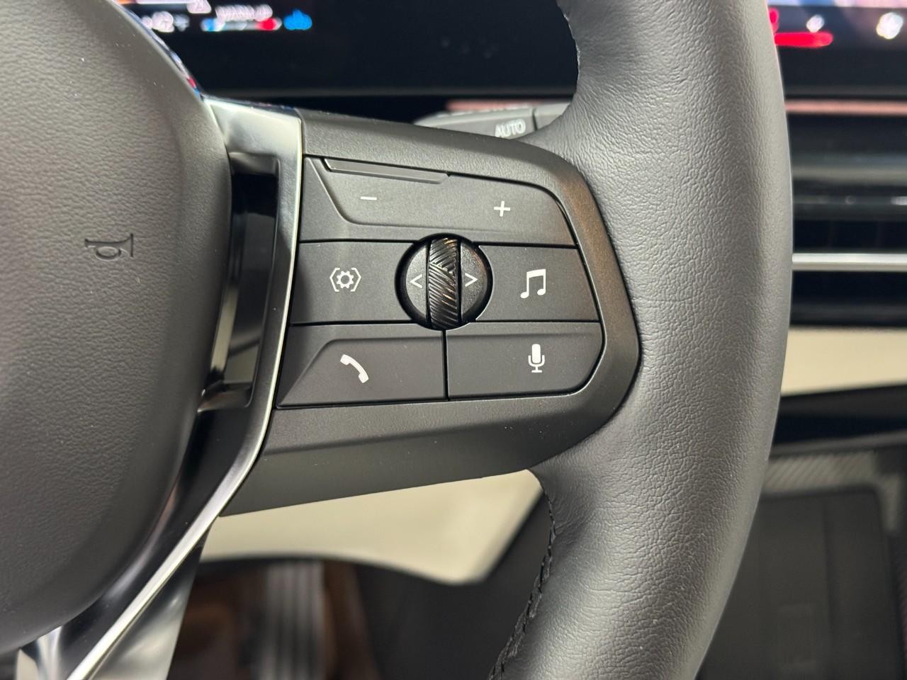 BMW X1 Vehicle Full-screen Gallery Image 30