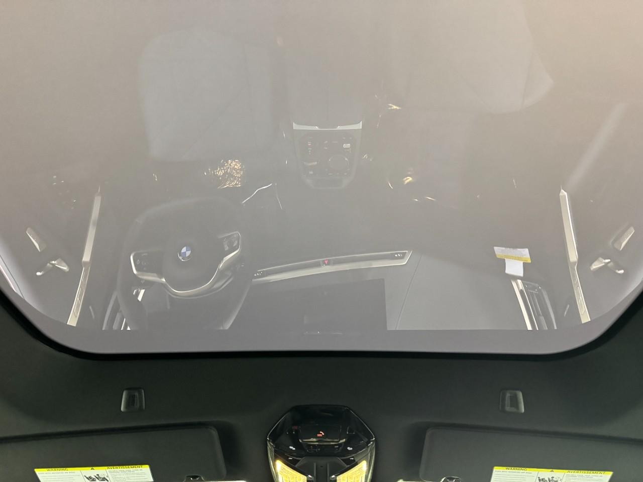 BMW iX Vehicle Full-screen Gallery Image 13