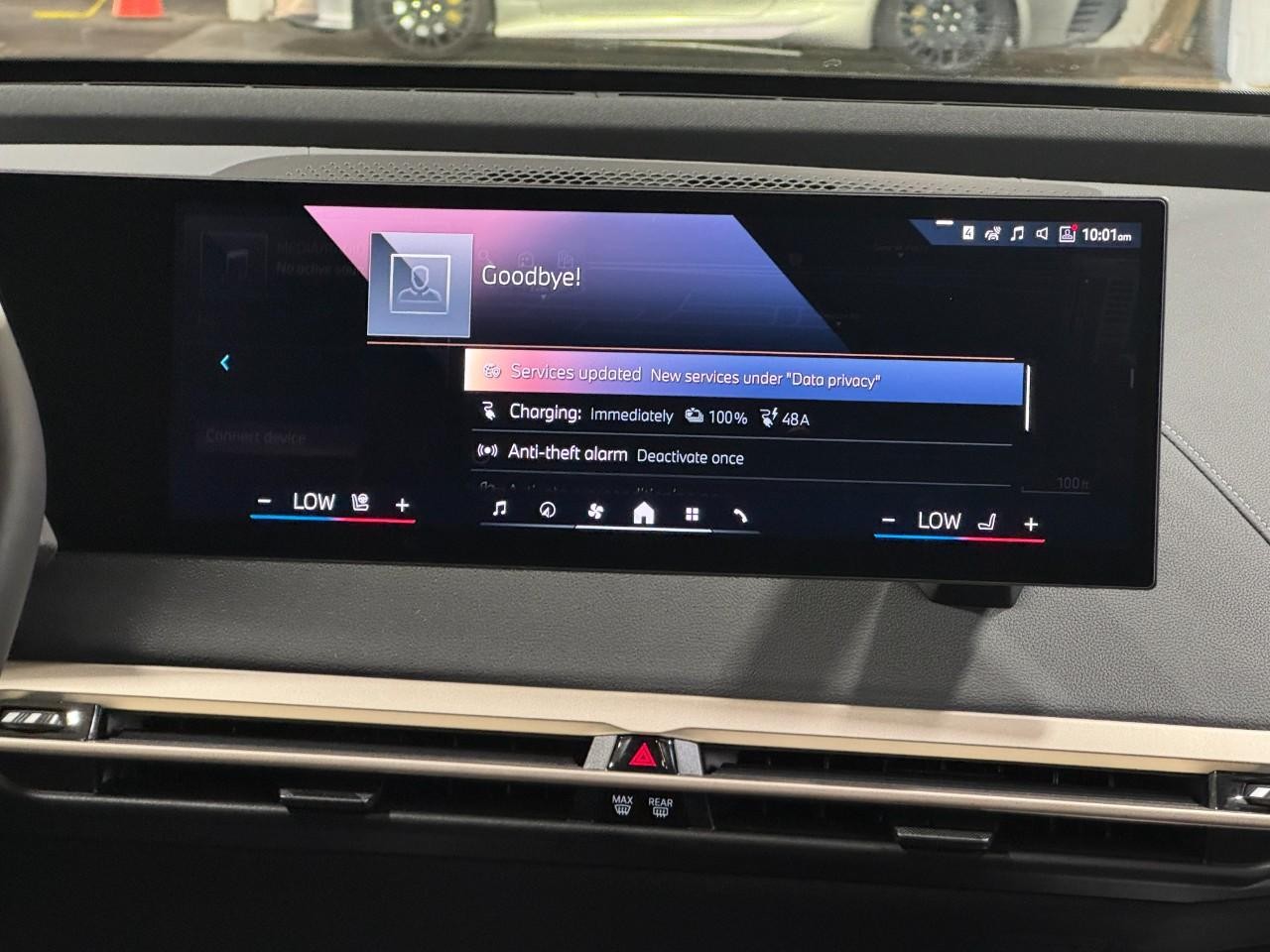 BMW iX Vehicle Full-screen Gallery Image 16