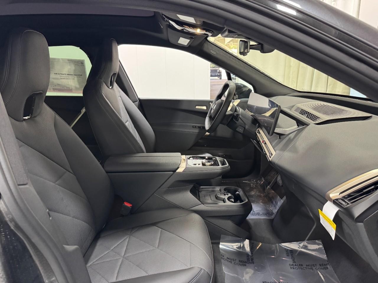 BMW iX Vehicle Full-screen Gallery Image 19