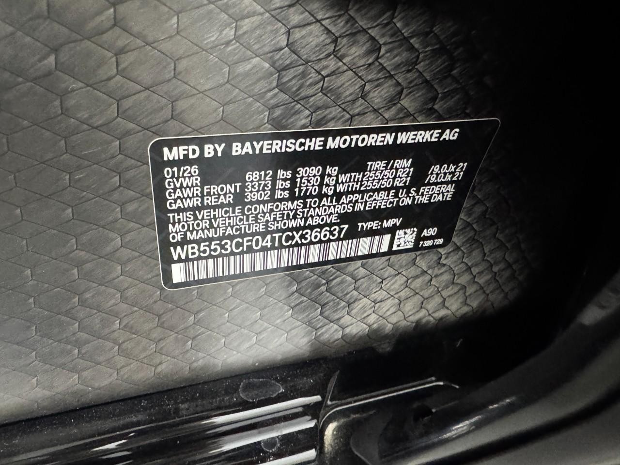 BMW iX Vehicle Full-screen Gallery Image 35