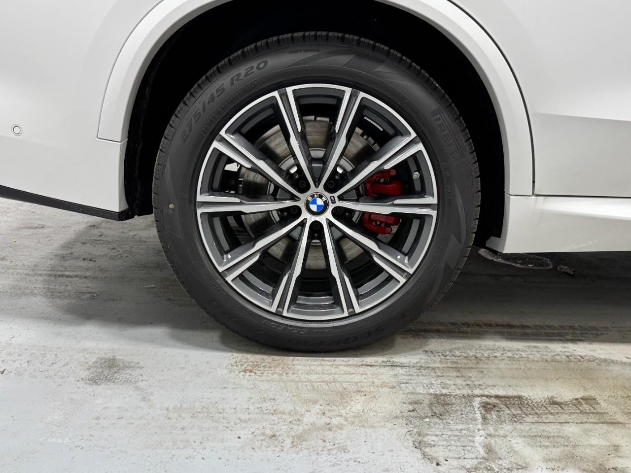 BMW X5 Vehicle Full-screen Gallery Image 5