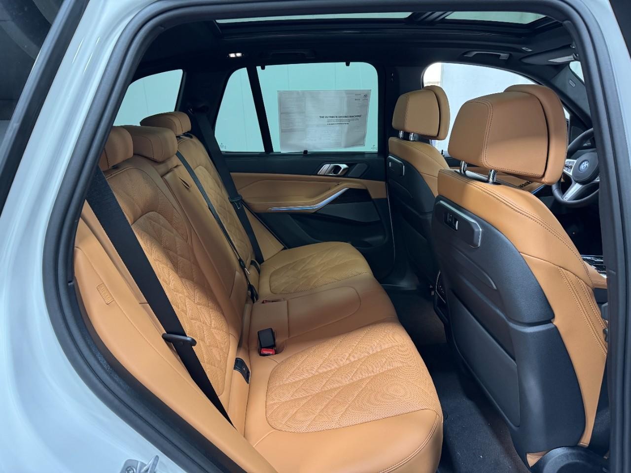 BMW X5 Vehicle Full-screen Gallery Image 10