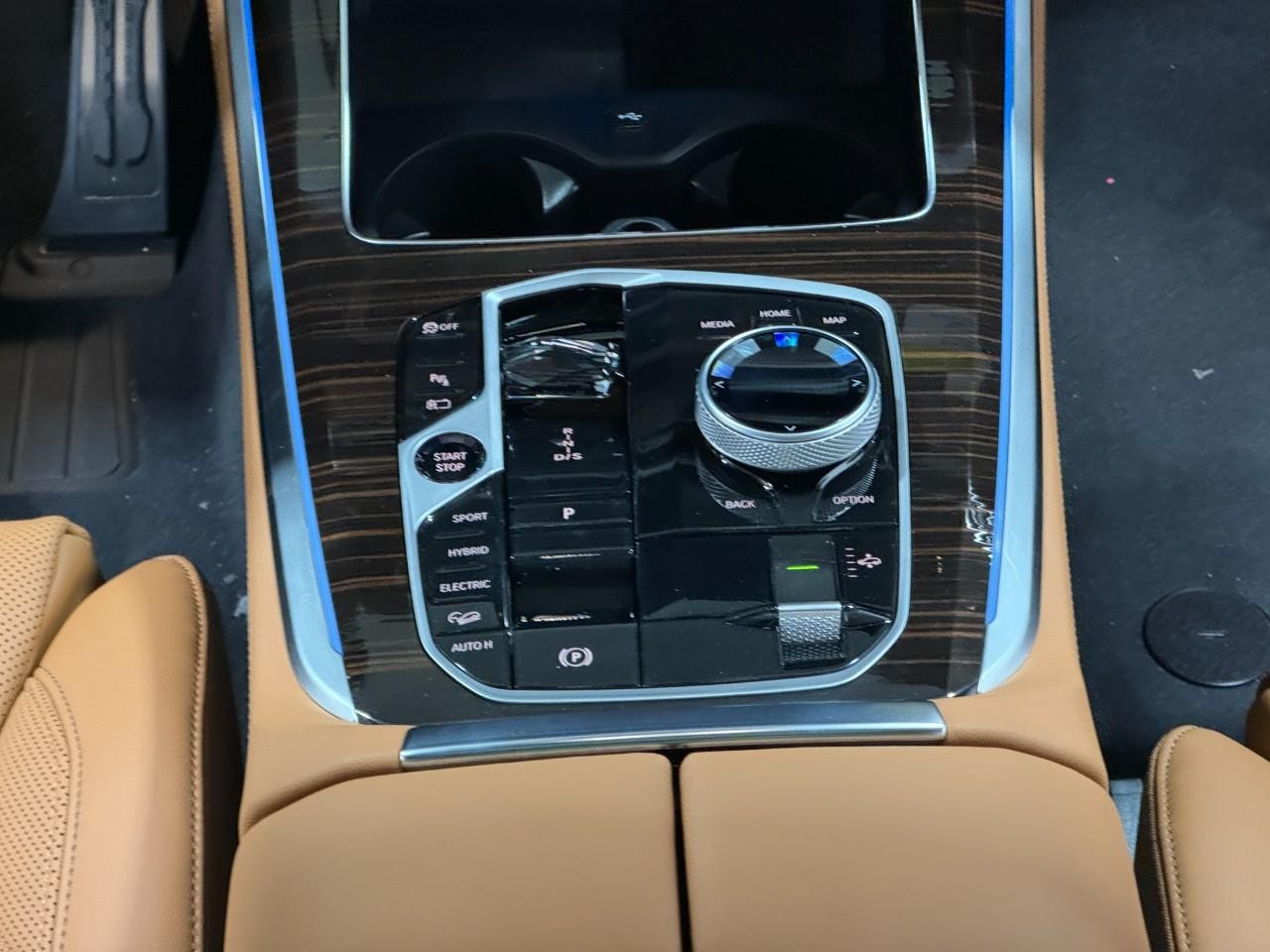 BMW X5 Vehicle Full-screen Gallery Image 16
