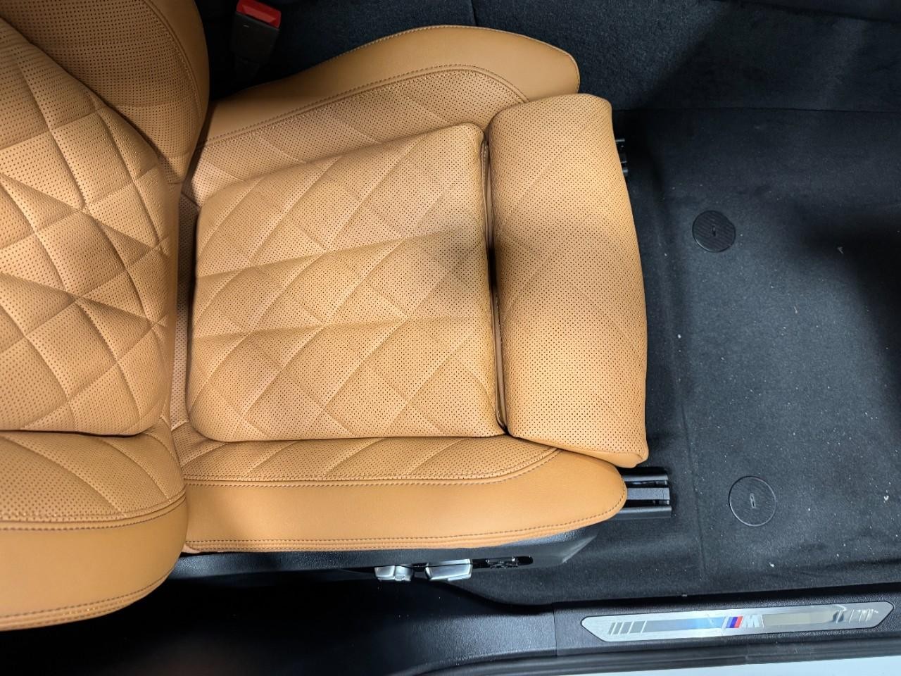 BMW X5 Vehicle Full-screen Gallery Image 19