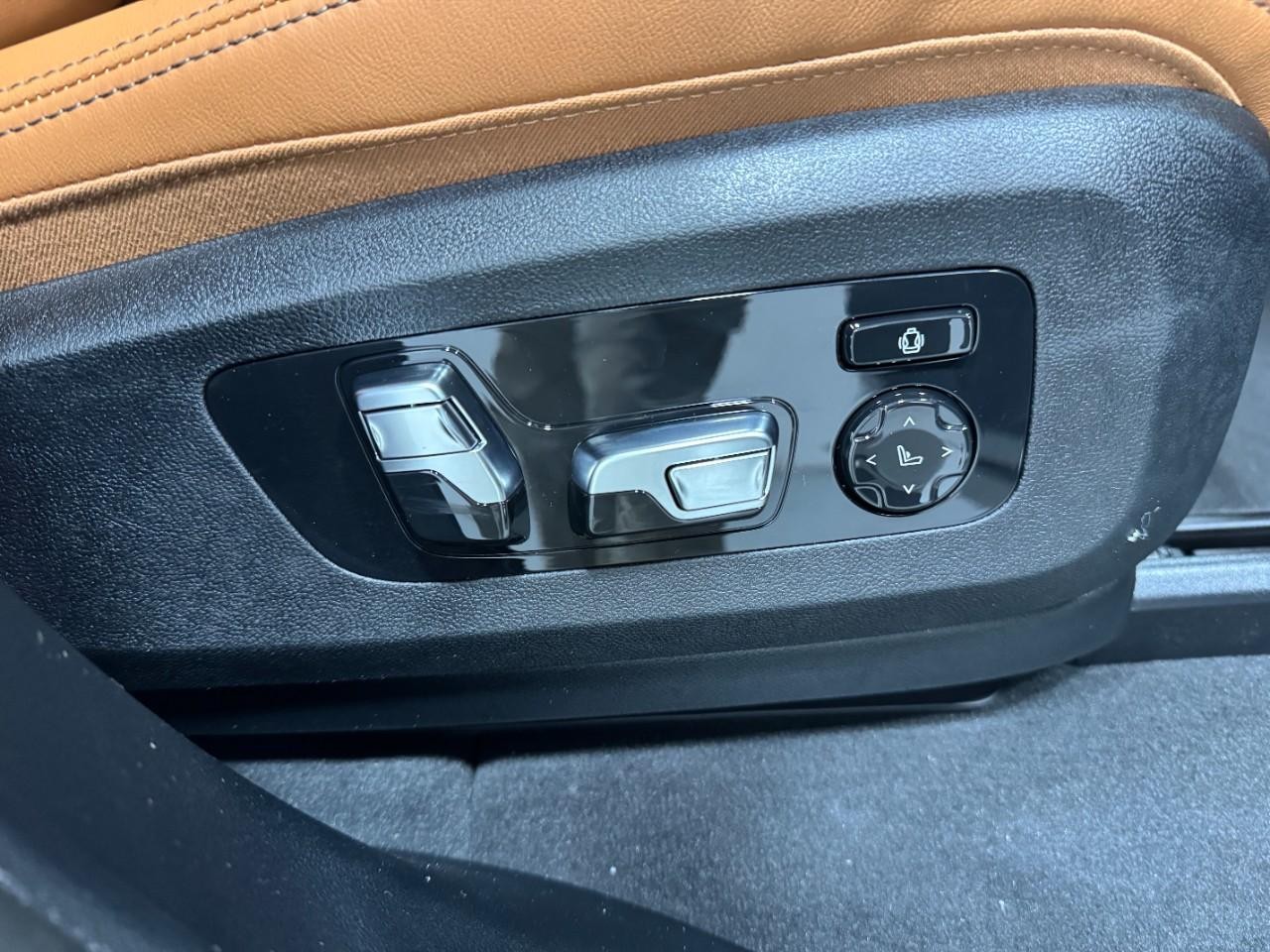 BMW X5 Vehicle Full-screen Gallery Image 20