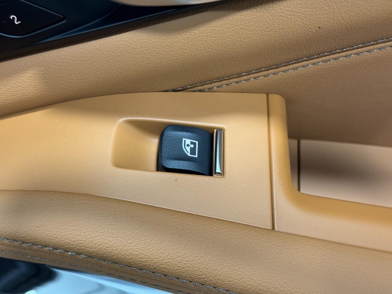 BMW X5 Vehicle Full-screen Gallery Image 23