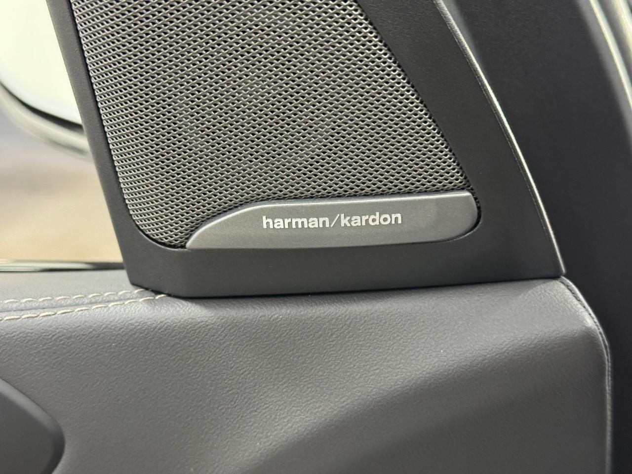 BMW X5 Vehicle Full-screen Gallery Image 24