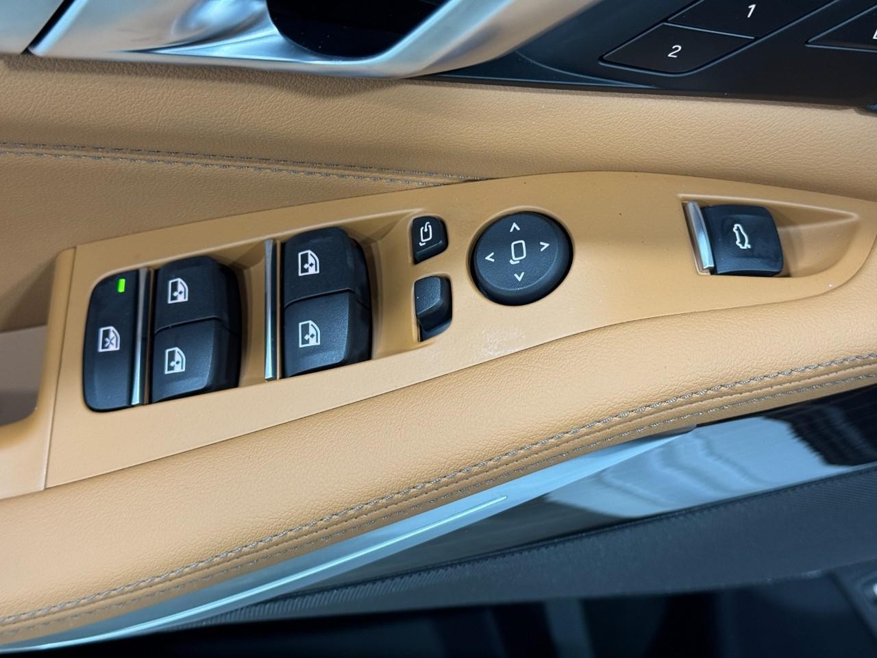 BMW X5 Vehicle Full-screen Gallery Image 27