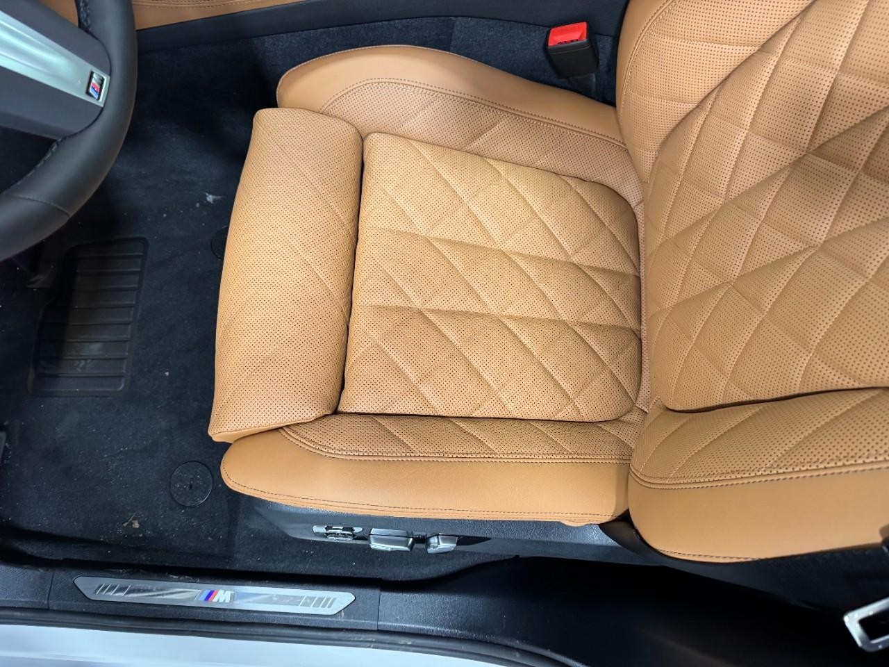 BMW X5 Vehicle Full-screen Gallery Image 29