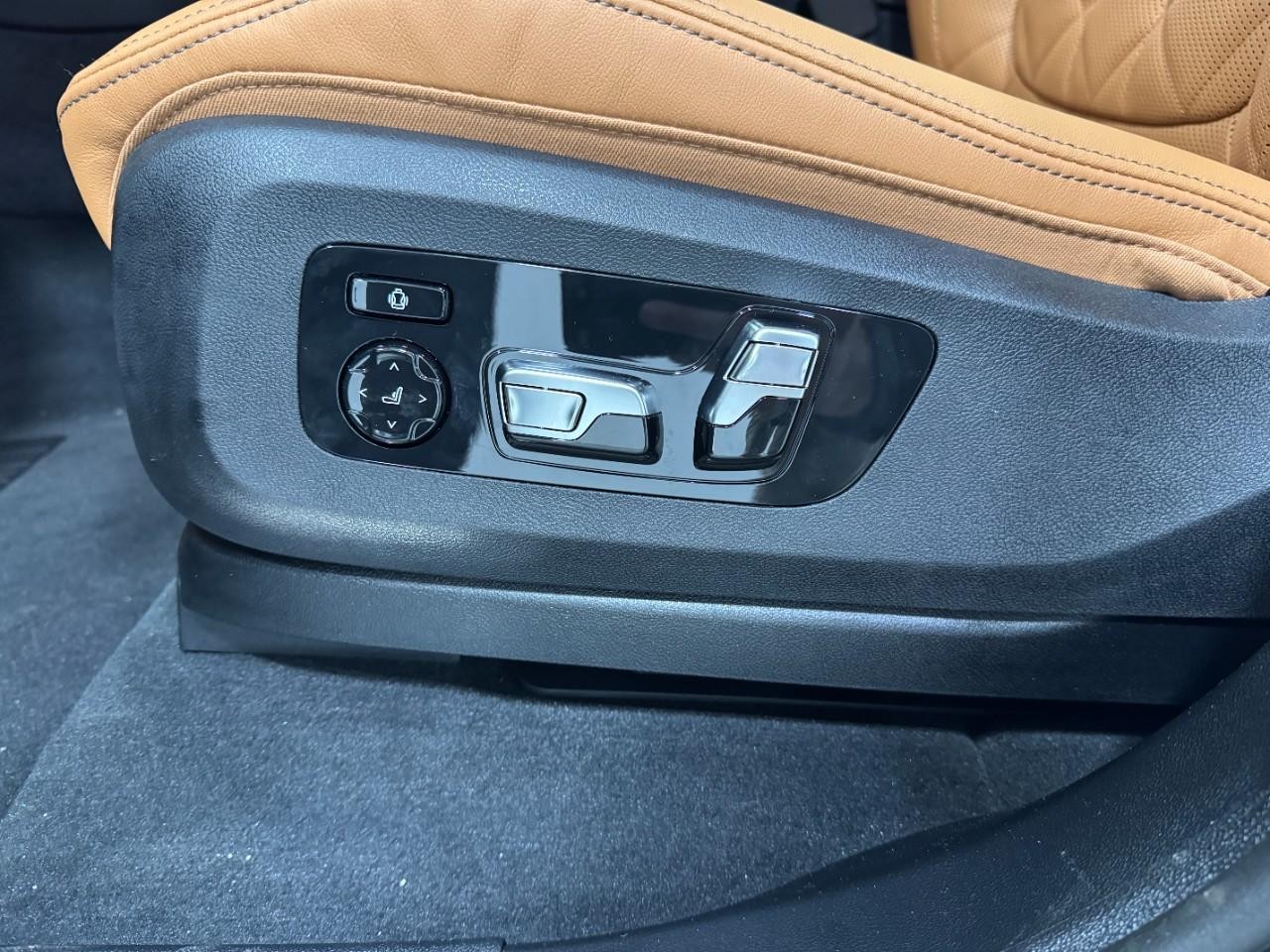 BMW X5 Vehicle Full-screen Gallery Image 30