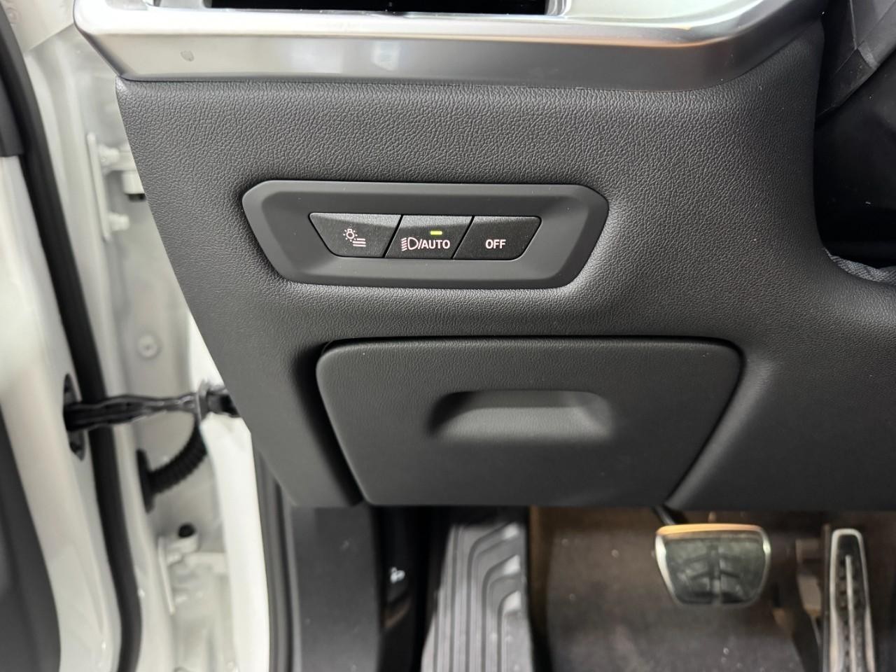 BMW X5 Vehicle Full-screen Gallery Image 31