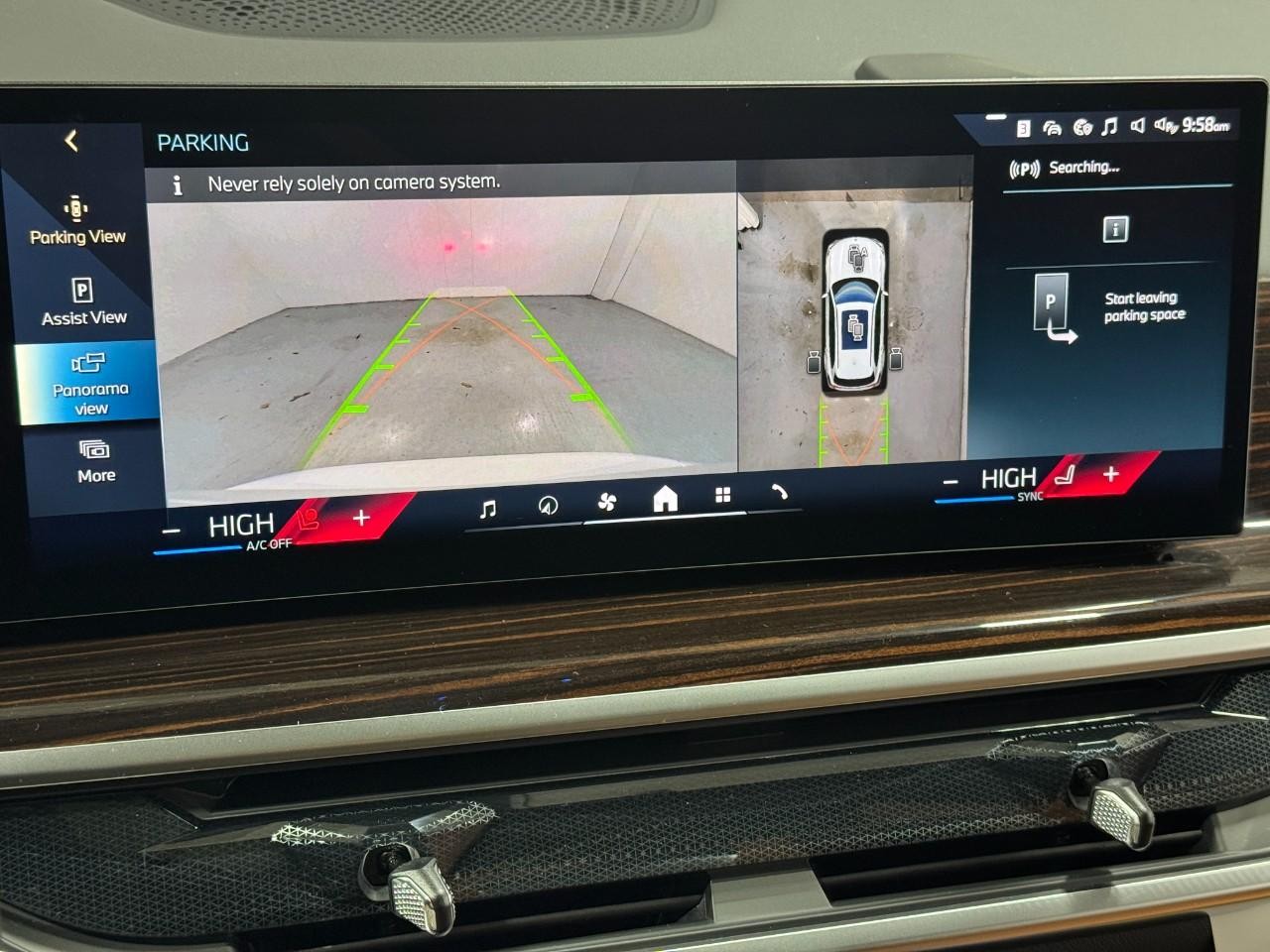 BMW X5 Vehicle Full-screen Gallery Image 35