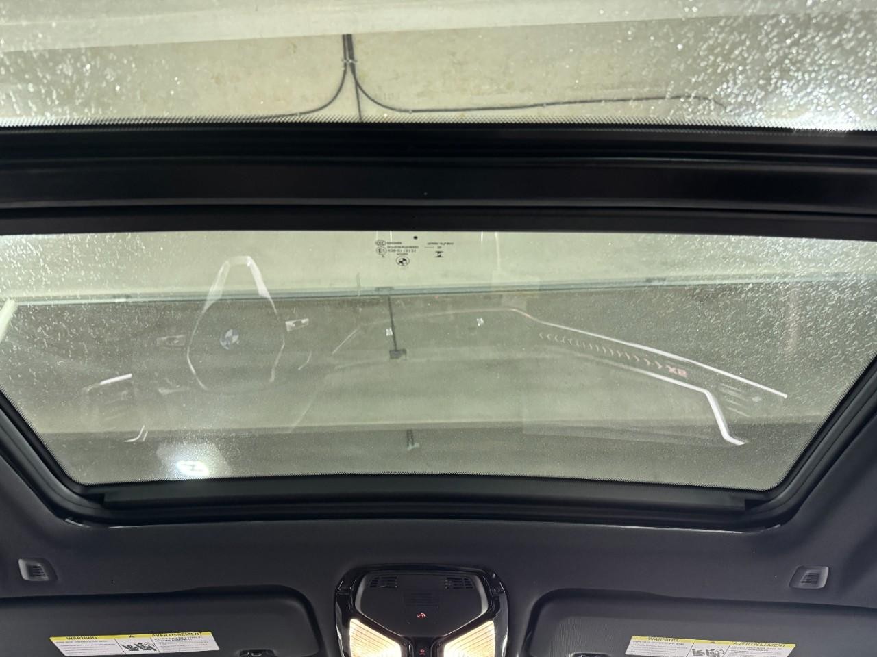 BMW X5 Vehicle Full-screen Gallery Image 12