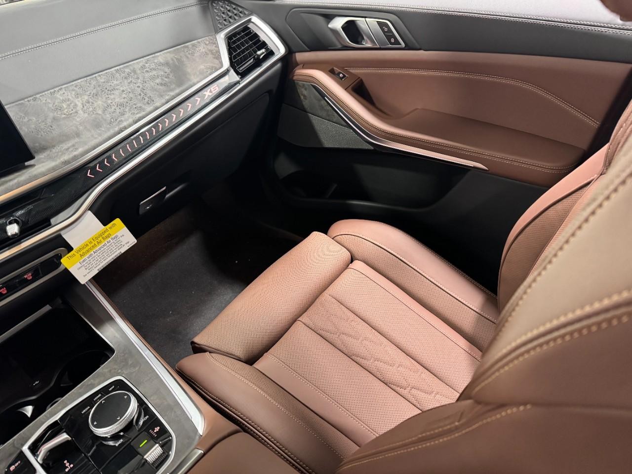 BMW X5 Vehicle Full-screen Gallery Image 17