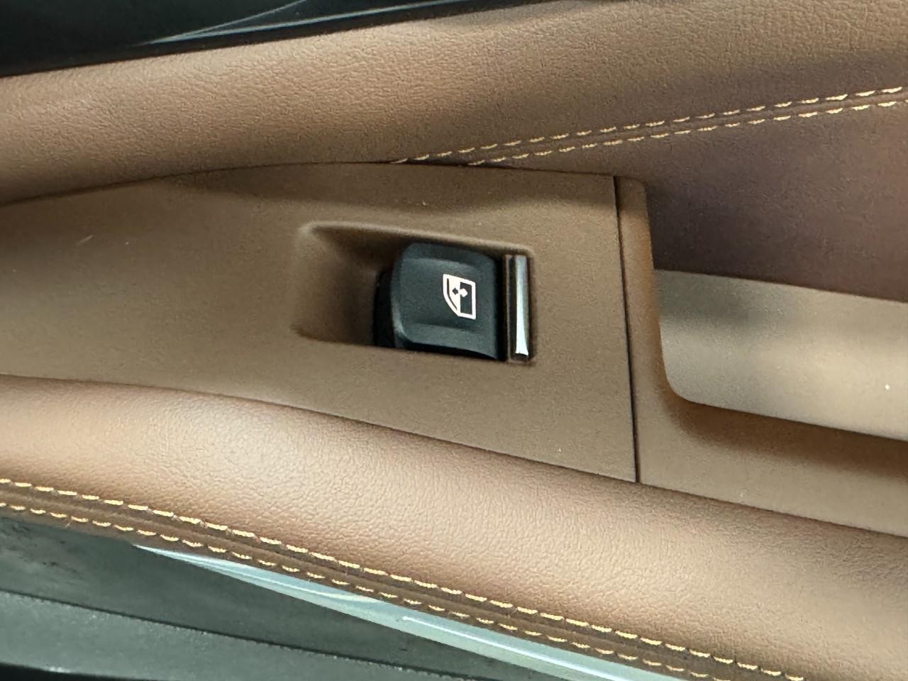 BMW X5 Vehicle Full-screen Gallery Image 22