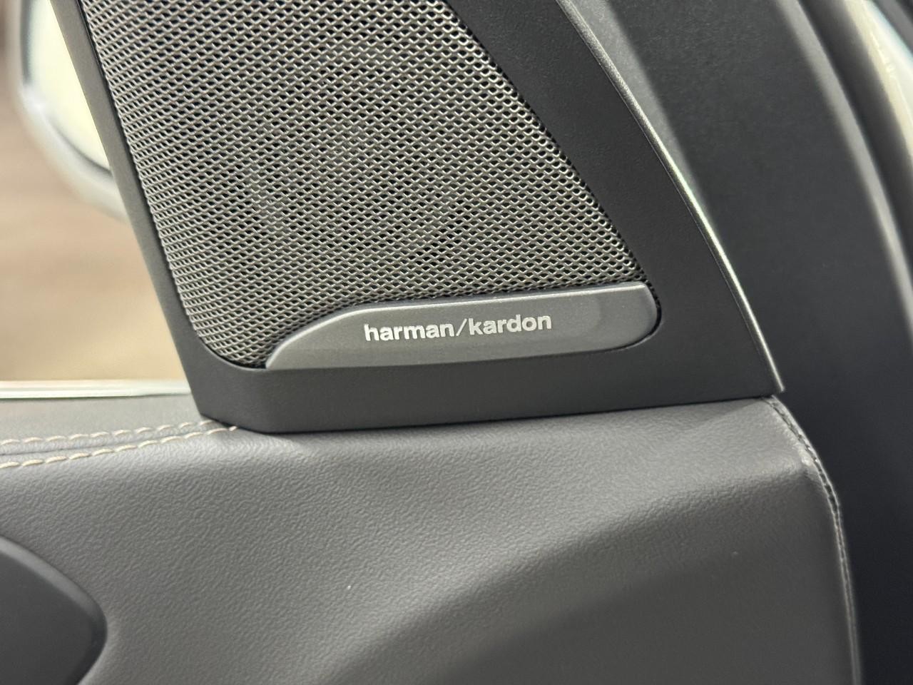 BMW X5 Vehicle Full-screen Gallery Image 23