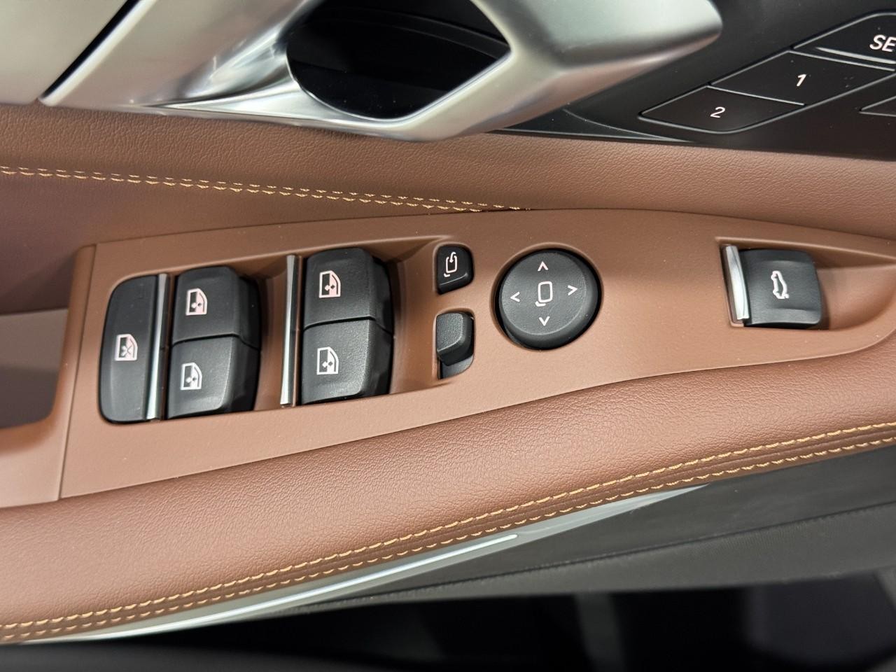 BMW X5 Vehicle Full-screen Gallery Image 26