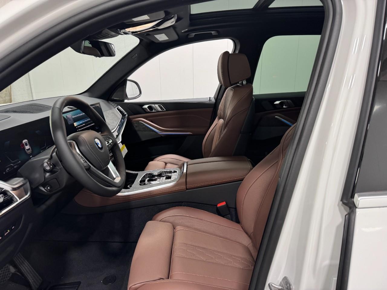 BMW X5 Vehicle Full-screen Gallery Image 27