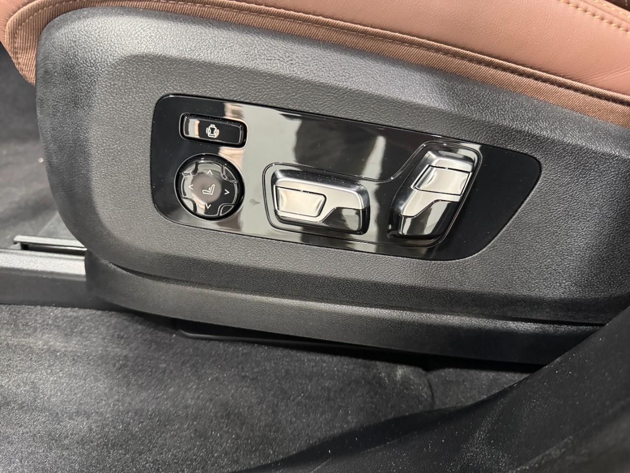 BMW X5 Vehicle Full-screen Gallery Image 29