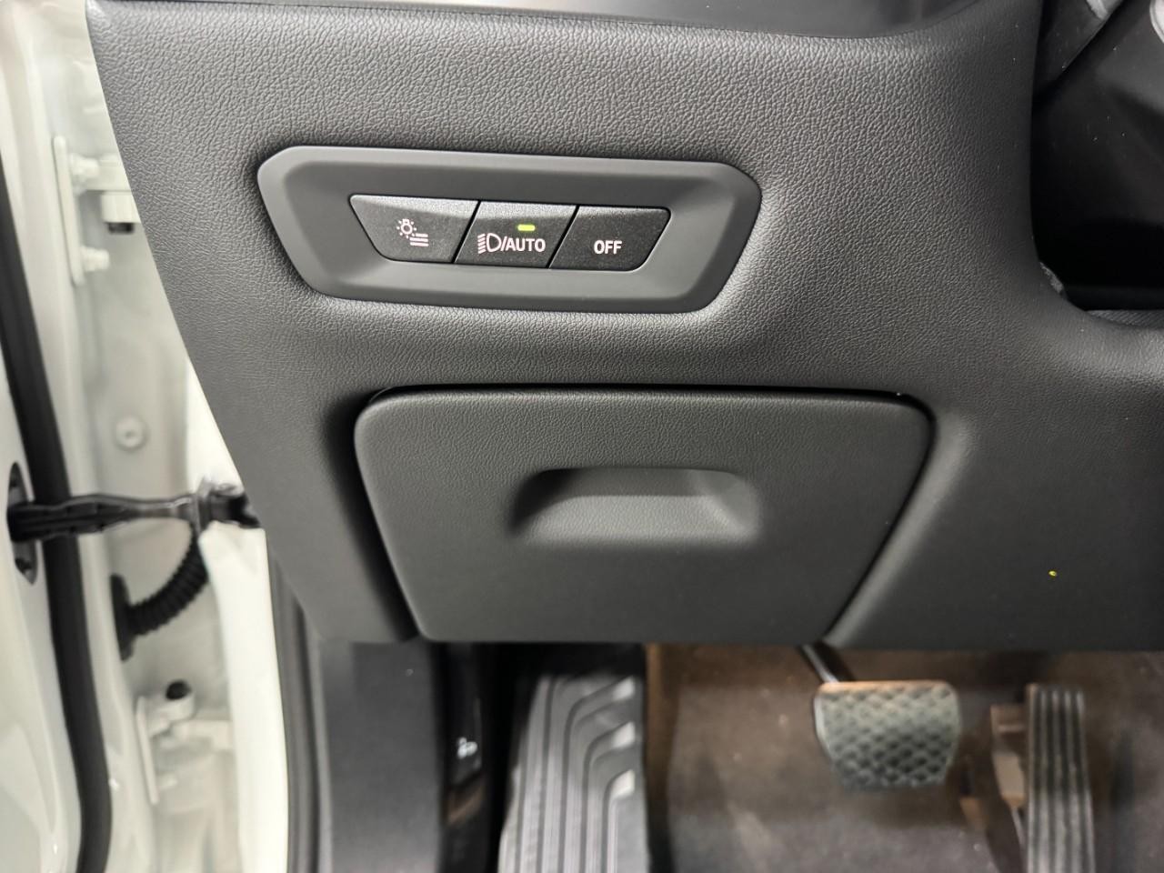 BMW X5 Vehicle Full-screen Gallery Image 30