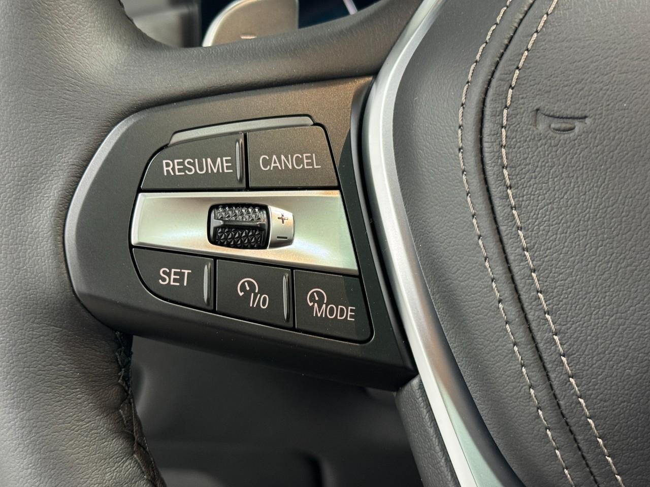 BMW X5 Vehicle Full-screen Gallery Image 31