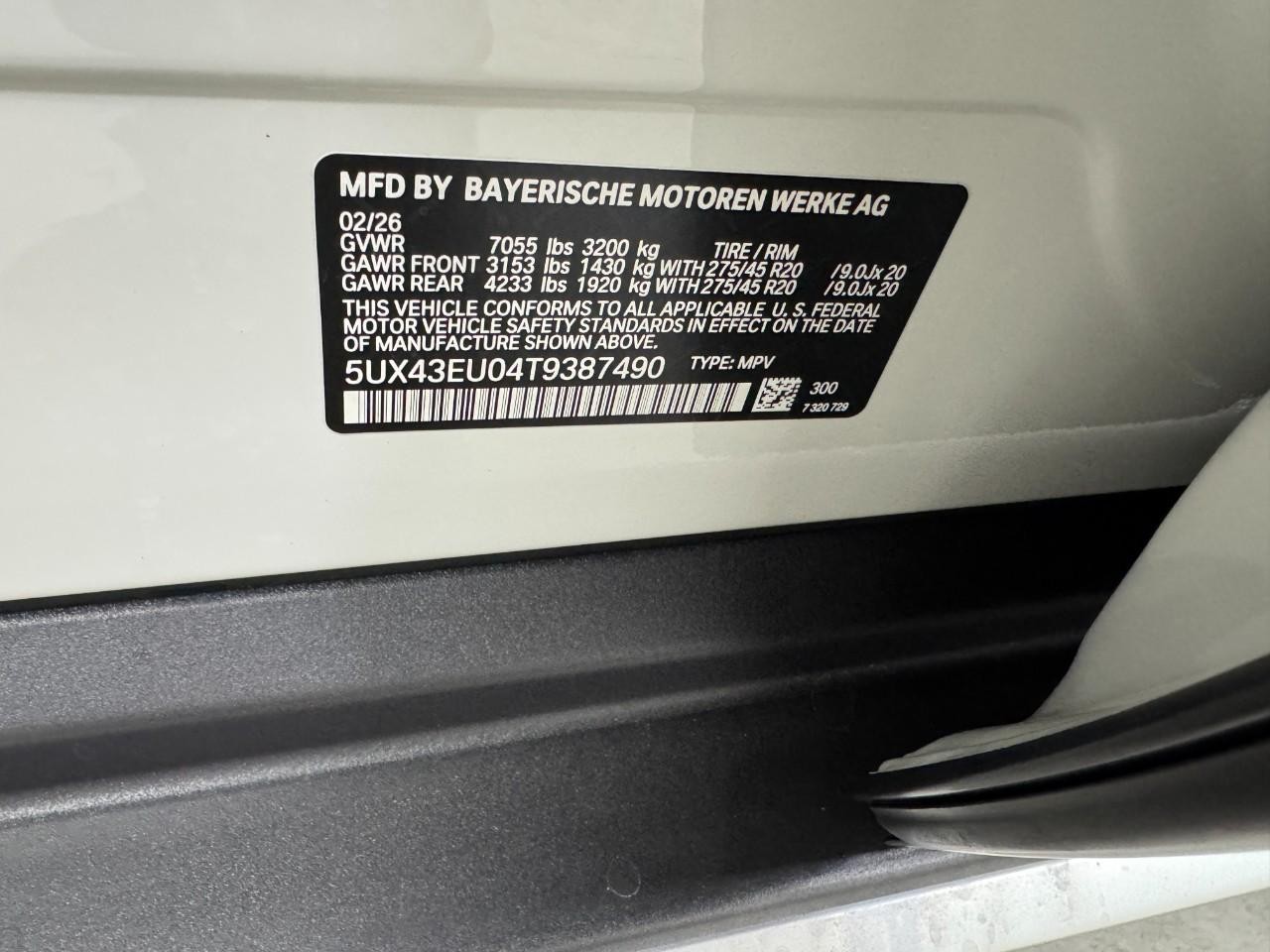 BMW X5 Vehicle Full-screen Gallery Image 35