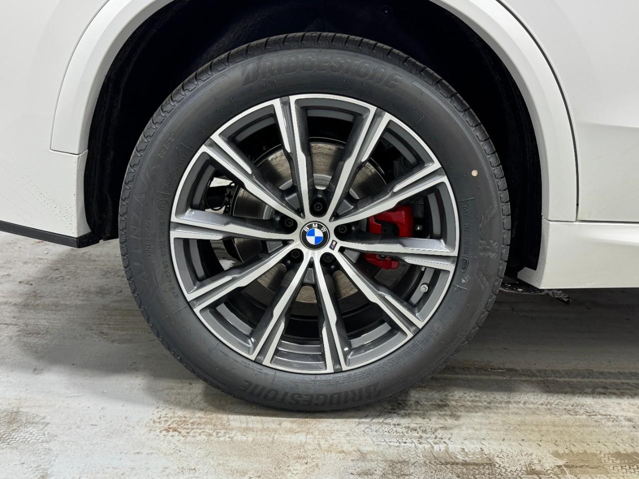 BMW X5 Vehicle Full-screen Gallery Image 5