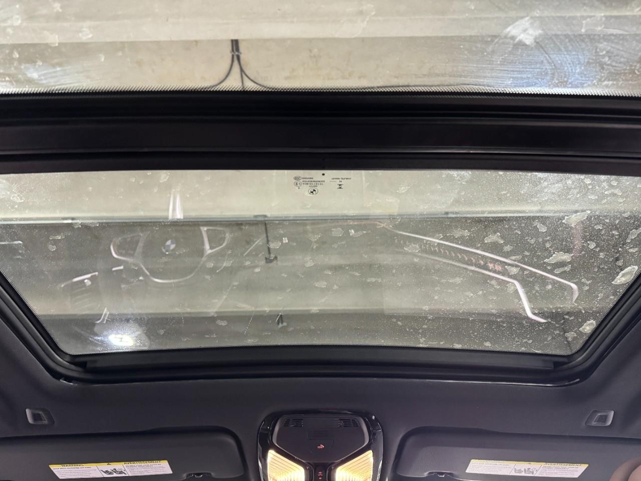 BMW X5 Vehicle Full-screen Gallery Image 12