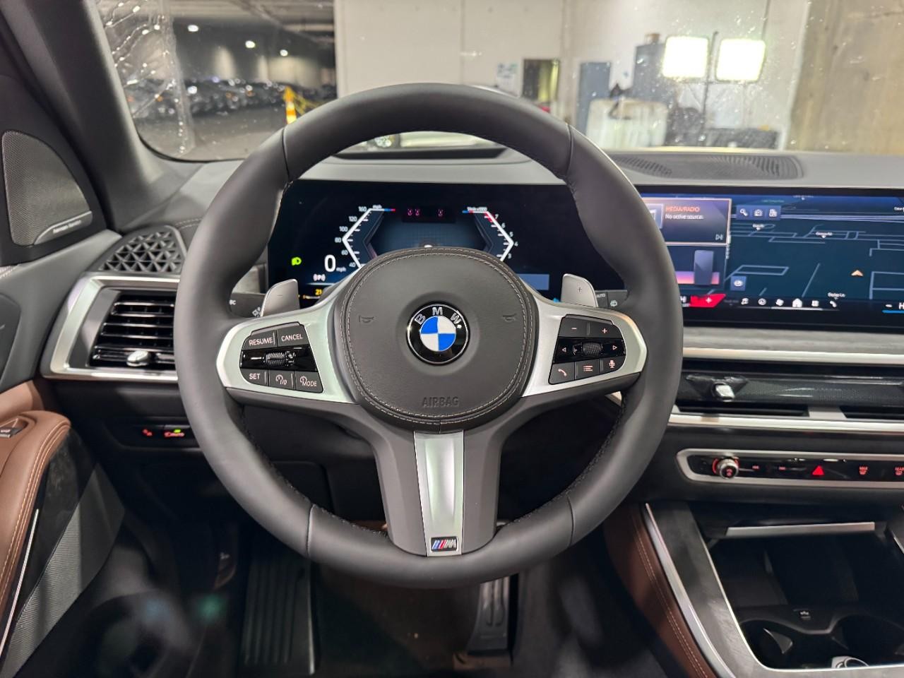 BMW X5 Vehicle Full-screen Gallery Image 14