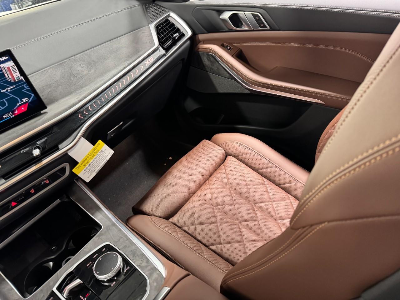 BMW X5 Vehicle Full-screen Gallery Image 17