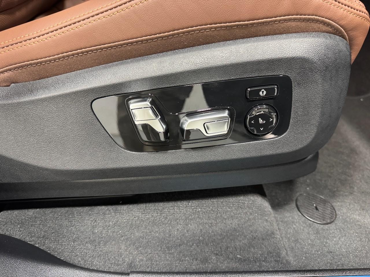 BMW X5 Vehicle Full-screen Gallery Image 20