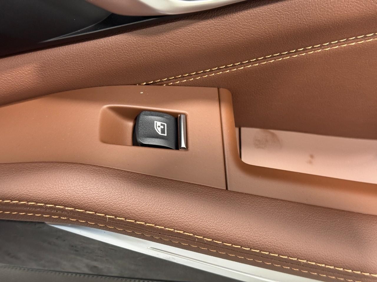 BMW X5 Vehicle Full-screen Gallery Image 22