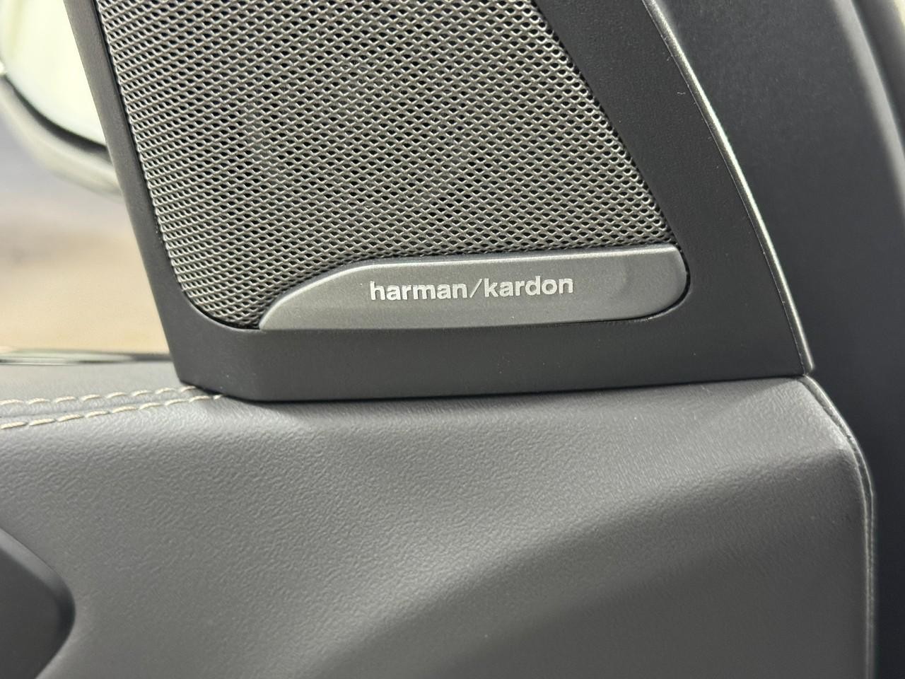 BMW X5 Vehicle Full-screen Gallery Image 23