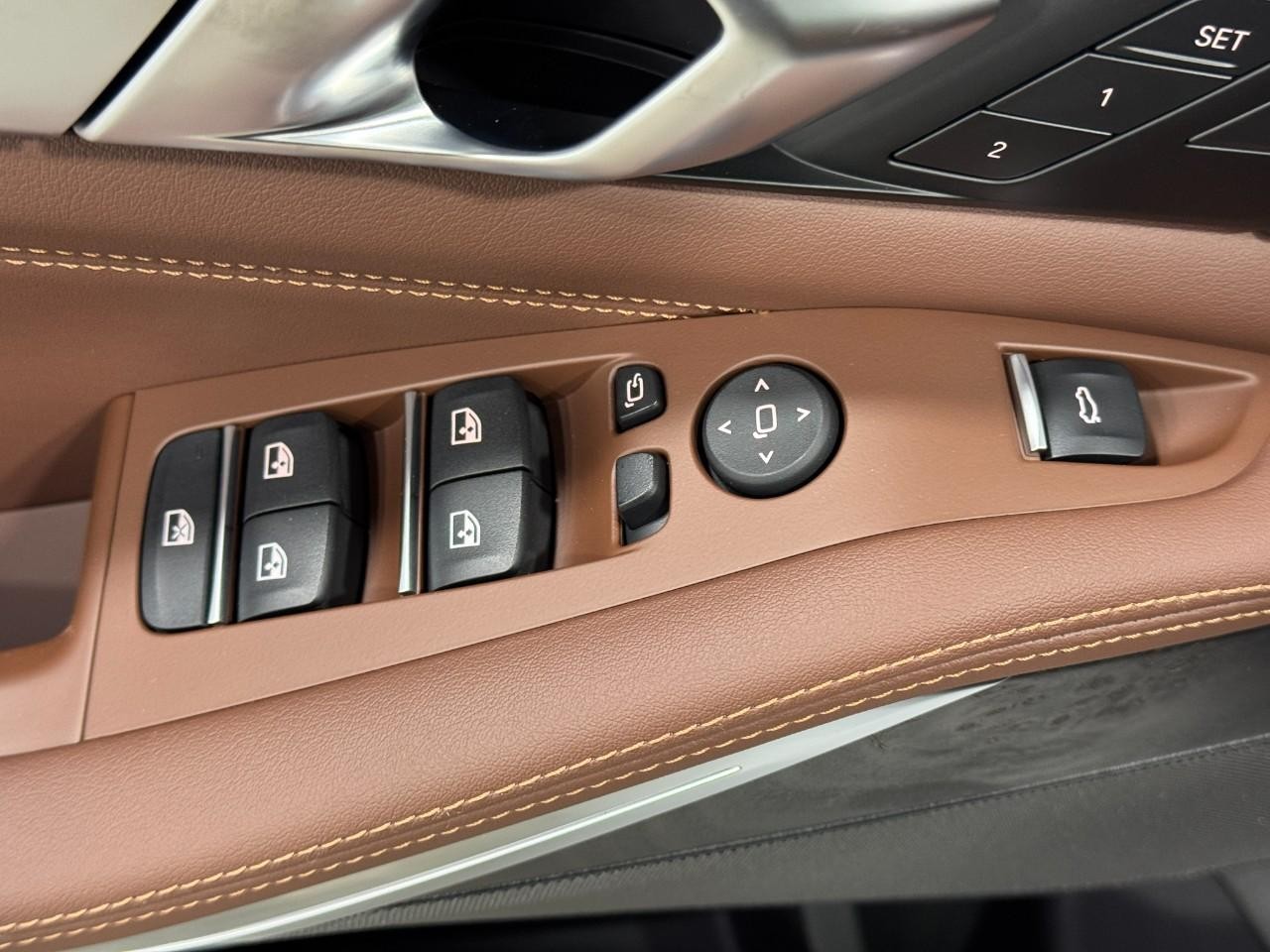 BMW X5 Vehicle Full-screen Gallery Image 26