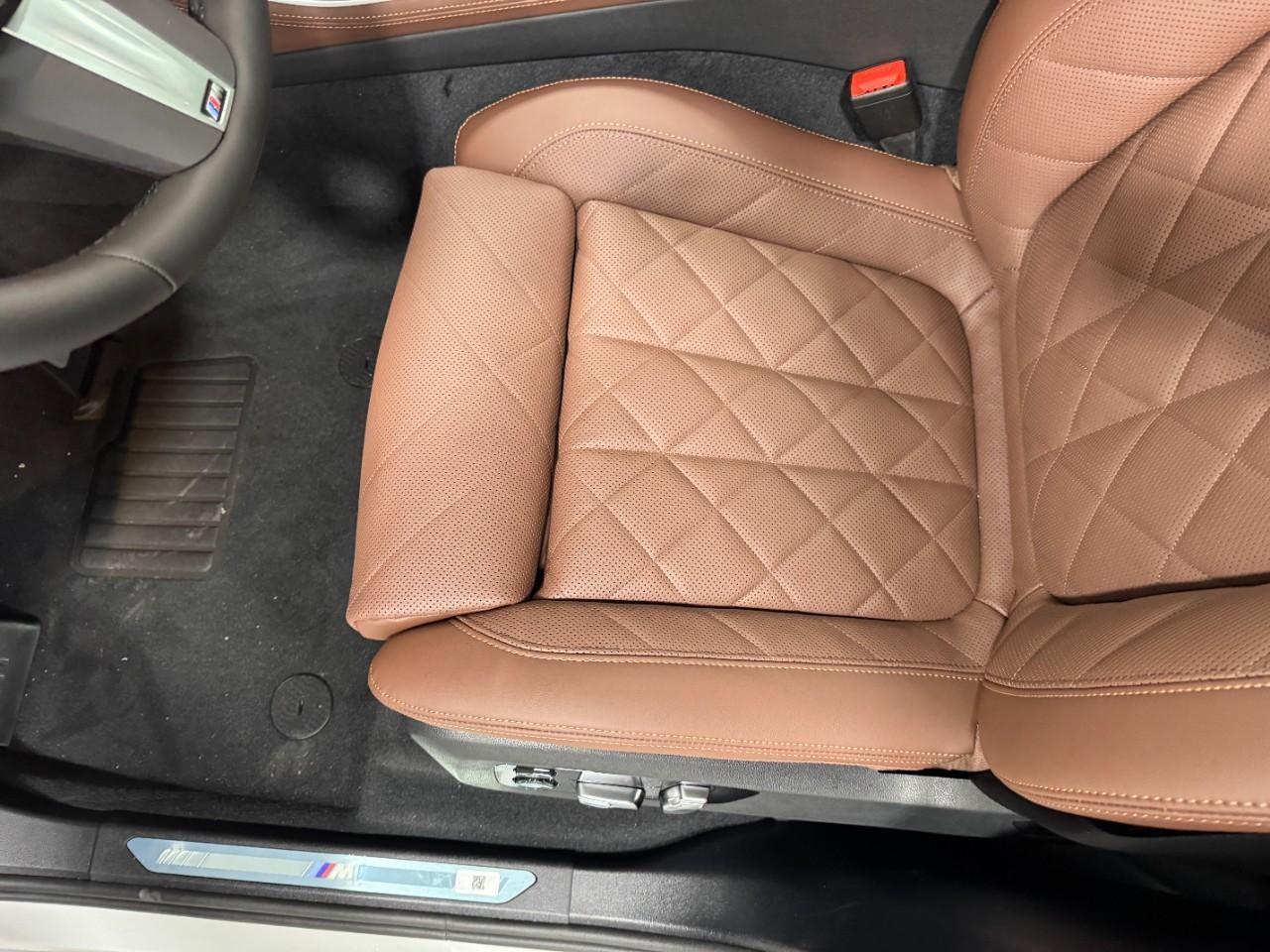 BMW X5 Vehicle Full-screen Gallery Image 28