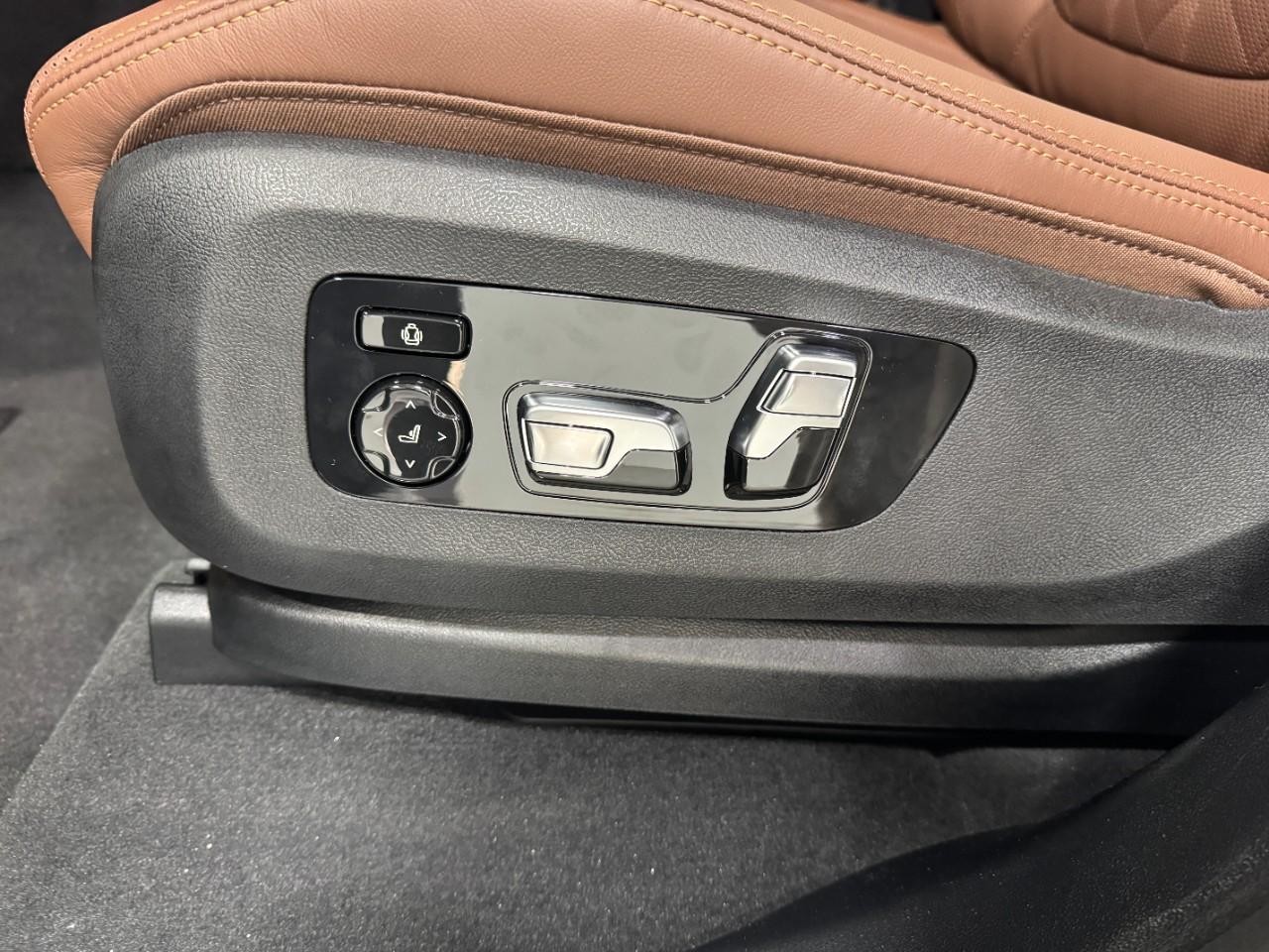 BMW X5 Vehicle Full-screen Gallery Image 29