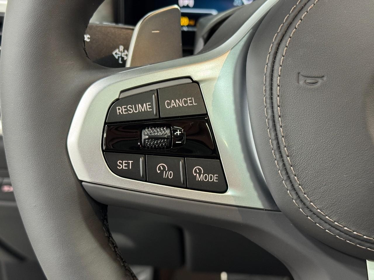 BMW X5 Vehicle Full-screen Gallery Image 31