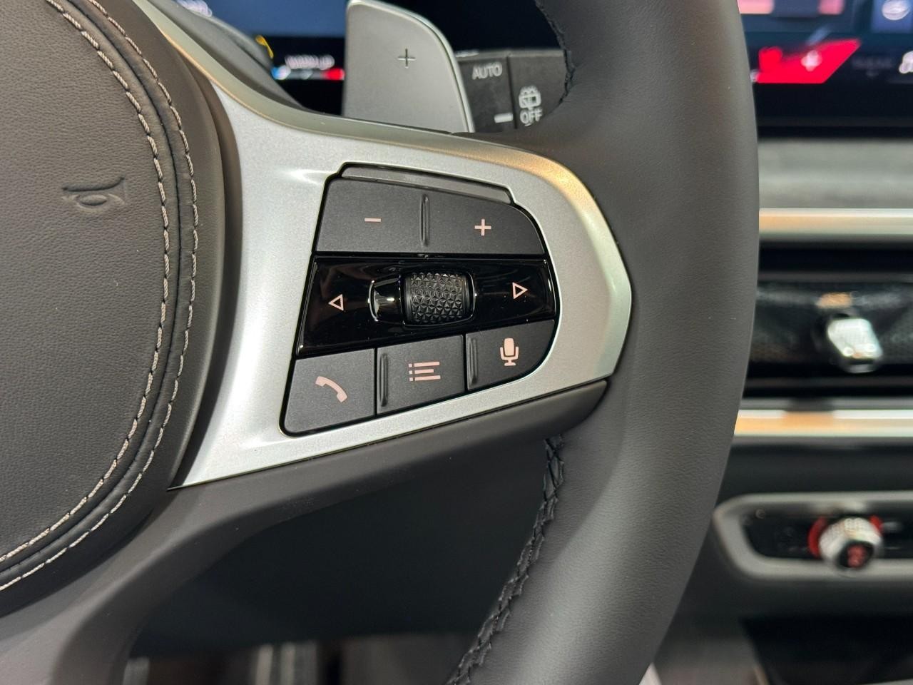 BMW X5 Vehicle Full-screen Gallery Image 32