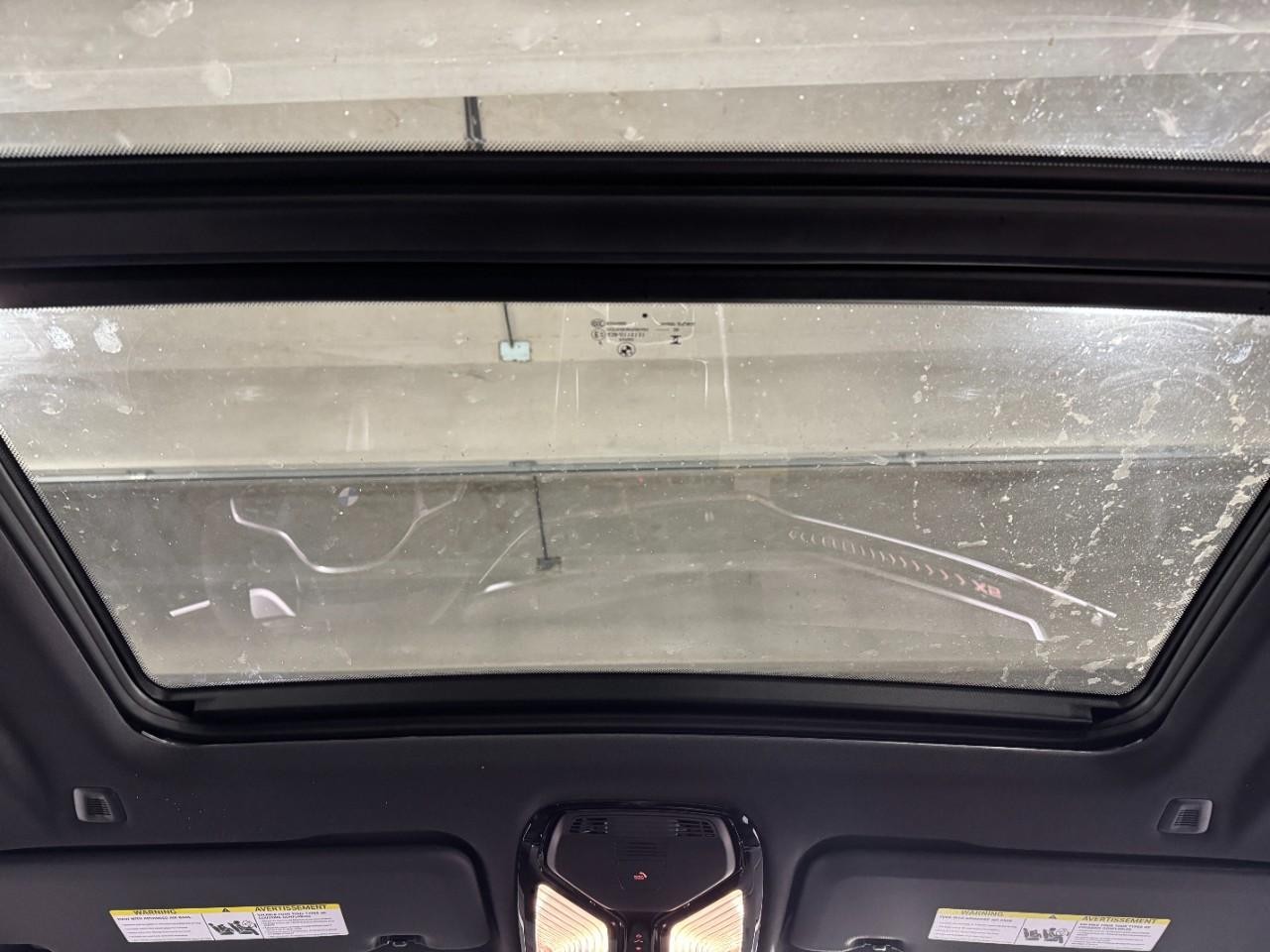 BMW X5 Vehicle Full-screen Gallery Image 11