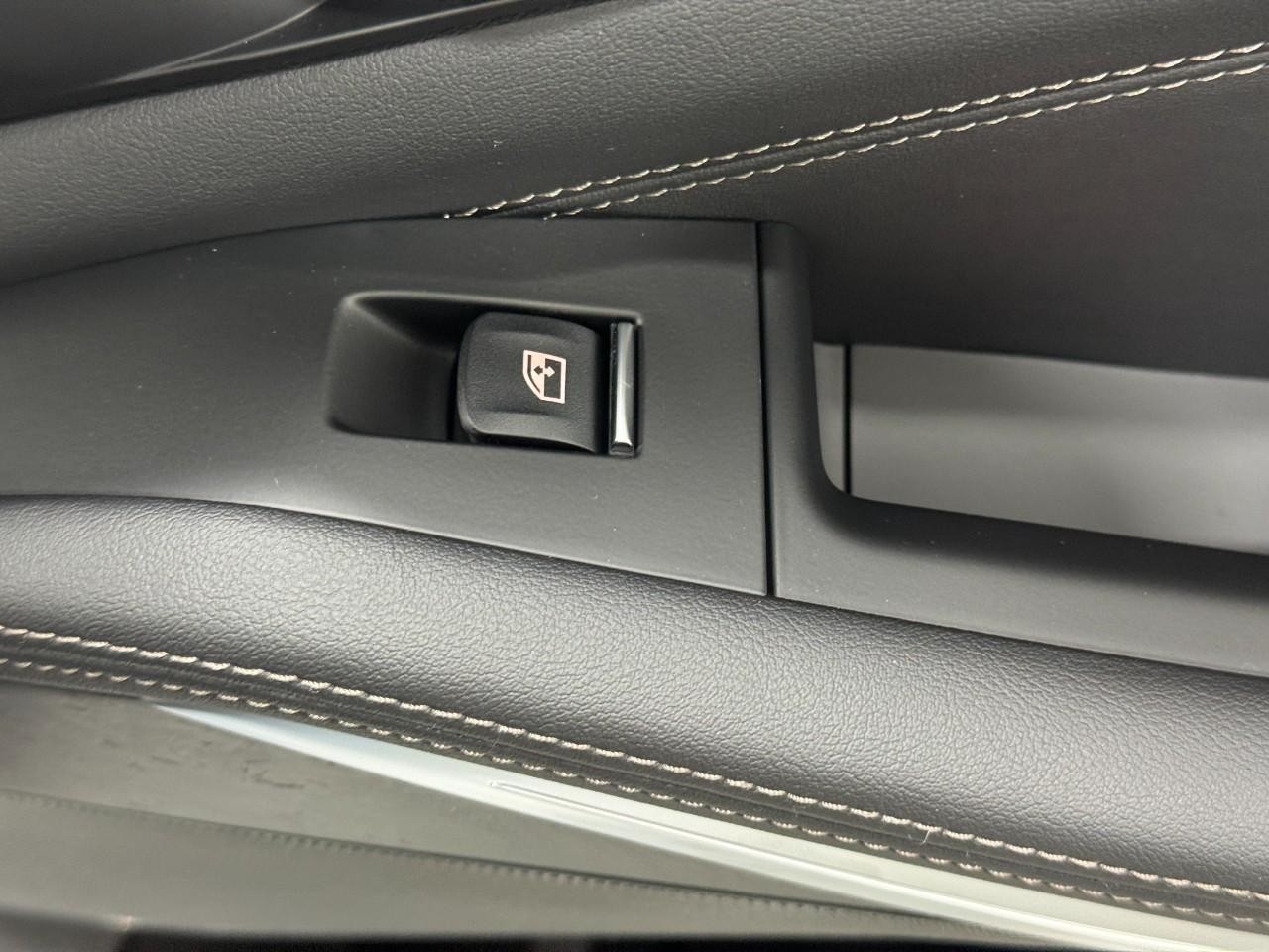 BMW X5 Vehicle Full-screen Gallery Image 21