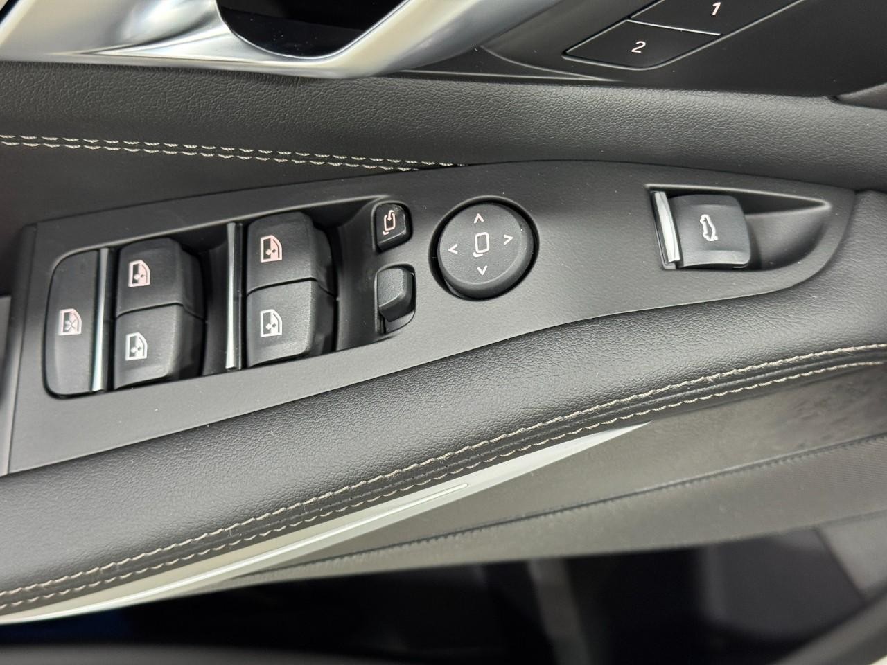 BMW X5 Vehicle Full-screen Gallery Image 25