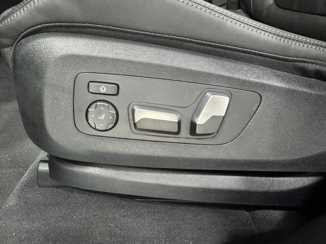 BMW X5 Vehicle Full-screen Gallery Image 28