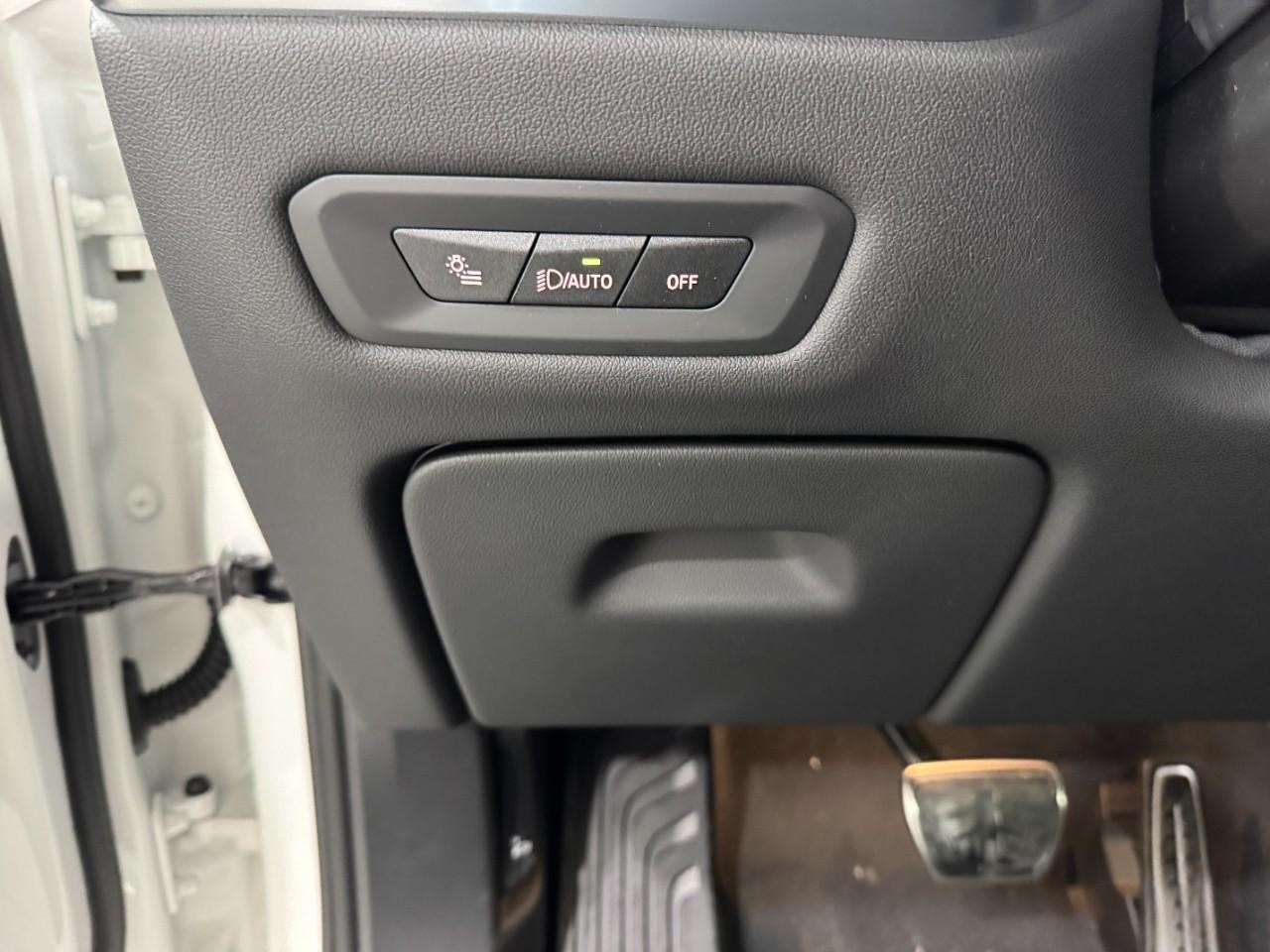 BMW X5 Vehicle Full-screen Gallery Image 29