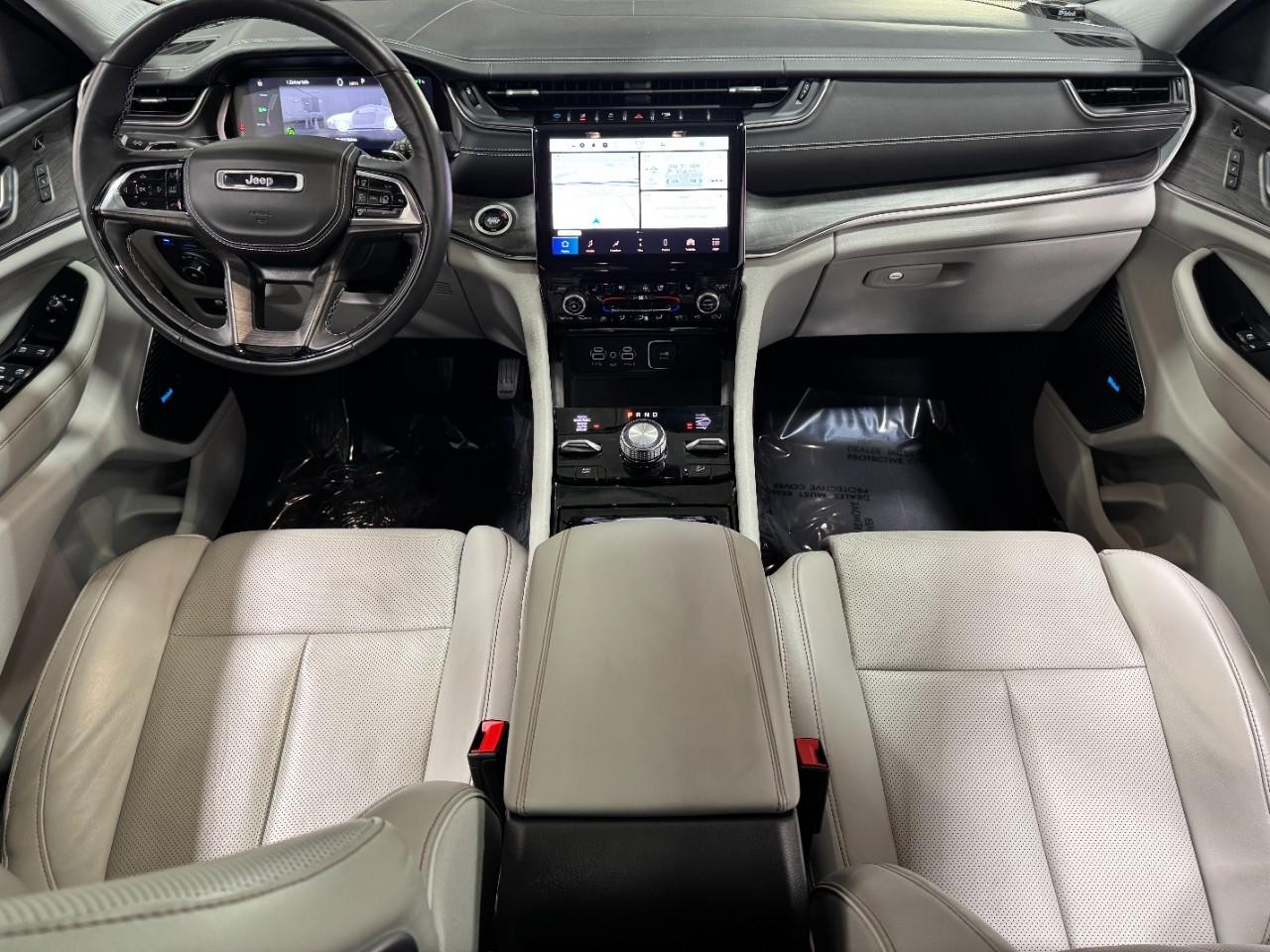 Jeep Grand Cherokee 4xe Vehicle Full-screen Gallery Image 13