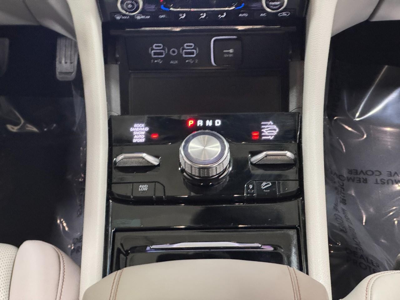 Jeep Grand Cherokee 4xe Vehicle Full-screen Gallery Image 17